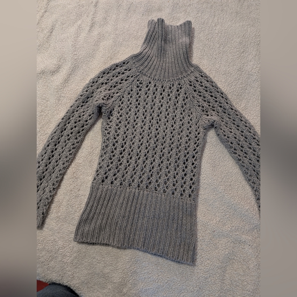 💙 SUZY 💙 Gray Turtleneck Sweater